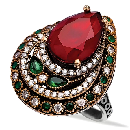 Wielki pierścień w kształcie łezki z rubinami i szmaragdami