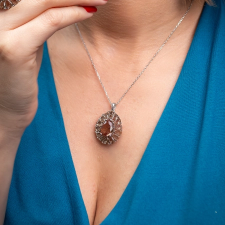 Zjawiskowy naszyjnik srebrny z zultanitami