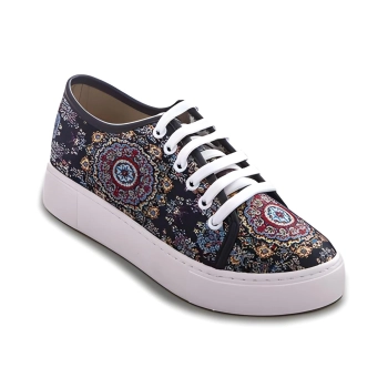 Granatowe trampki w orientalne wzory