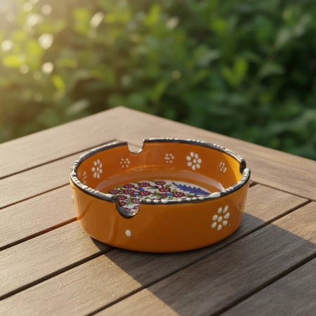 Popielniczka ceramiczna pomarańczowa z motywem kwiatowym