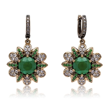 Kolczyki srebrne w kształcie kwiatu ze szmaragdem