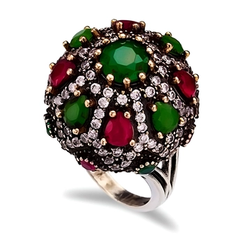 Wielki pierścień z rubinami i szmaragdami