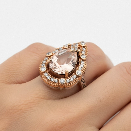 Pierścionek srebrny z morganitem i cyrkoniami