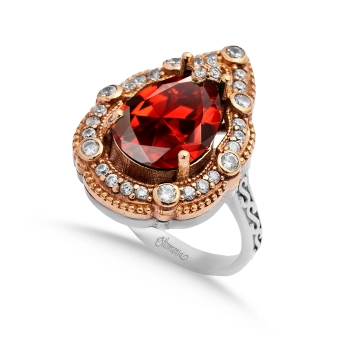 Pierścionek srebrny z granatem i cyrkoniami