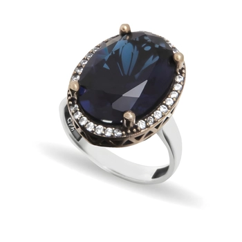 Owalny srebrny pierścień z szafirem