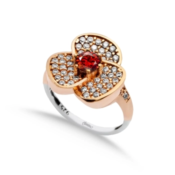 Pierścionek srebrny w kształcie kwiatu z granatem