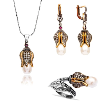 Sułtańskie odwrócone tulipany z perłą