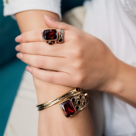 Pierścionek srebrny z prostokątnym granatem - Wyprawa przez orient