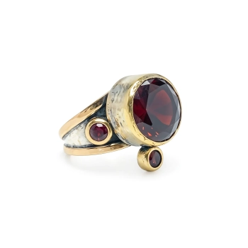 Srebrny pierścionek z okrągłym granatem - Wyprawa przez orient