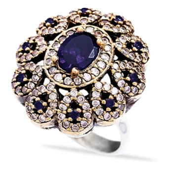 Srebrny pierścień z szafirem – kwiat