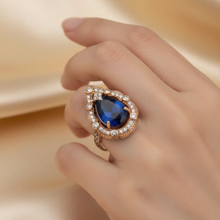 Pierścionek srebrny z szafirem i cyrkoniami