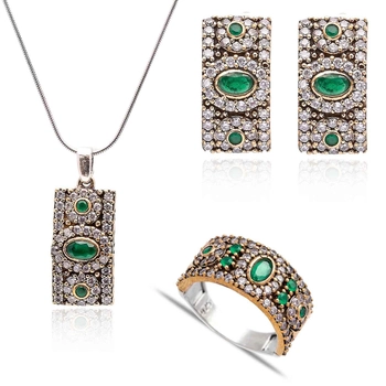 Subtelny komplet ze szmaragdami i cyrkoniami