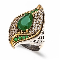 Pierścionek srebrny w orientalnym stylu ze szmaragdem