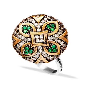 Masywny pierścień ze szmaragdami